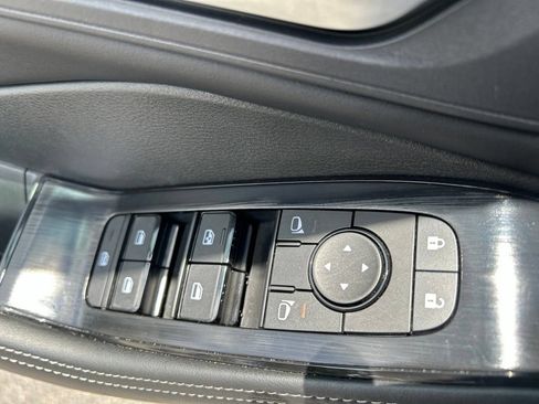 Certified 2025 Nissan Rogue SV FWD image 20