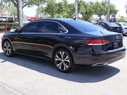 Used 2021 Volkswagen Passat 2.0T SE FWD image 10