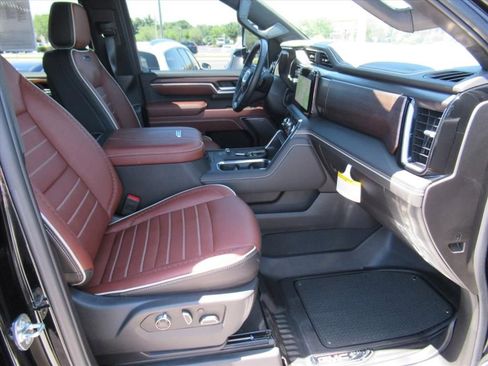 Used 2025 GMC Sierra 2500 Denali Ultimate image 10