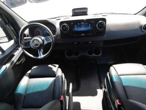Used 2025 Mercedes-Benz Sprinter 2500 image 16