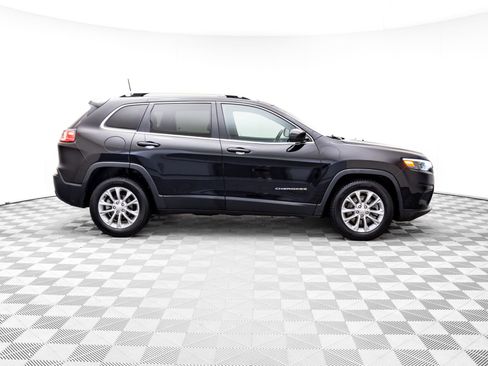 Used 2019 Jeep Cherokee Latitude w/ Cold Weather Group image 6
