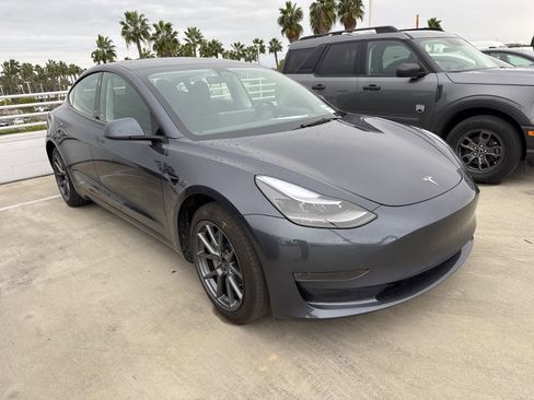 Used 2023 Tesla Model 3 Standard Range image 4