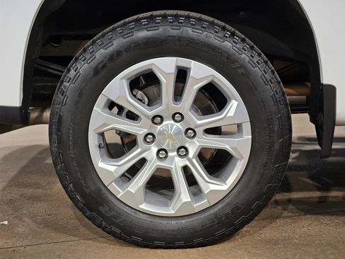 Used 2023 Chevrolet Silverado 1500 LTZ AWD/4WD image 17