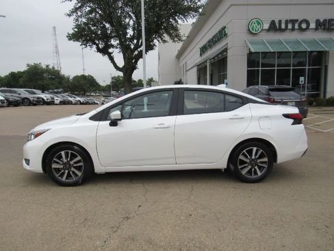 Used 2024 Nissan Versa SV image 10