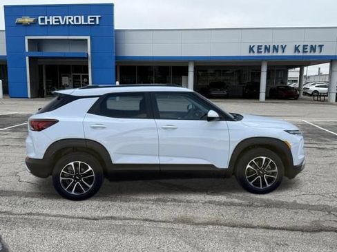 Certified 2025 Chevrolet TrailBlazer LT w/ LT Cold Weather Package FWD image 3