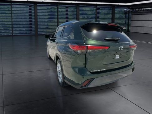 Used 2023 Toyota Highlander Limited image 6