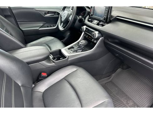 Certified 2022 Toyota RAV4 XLE Premium FWD image 18