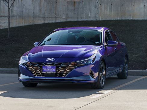 Used 2023 Hyundai Elantra Limited image 7