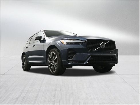 Used 2024 Volvo XC60 B5 Plus AWD/4WD image 28