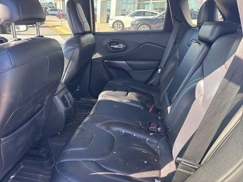 Used 2019 Jeep Cherokee Limited image 10