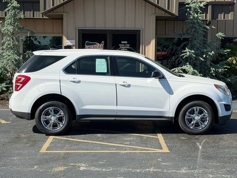 Used 2017 Chevrolet Equinox LS FWD image 37