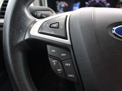 Used 2017 Ford Fusion SE FWD image 18