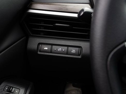 Used 2024 Nissan Altima 2.5 SV FWD image 13
