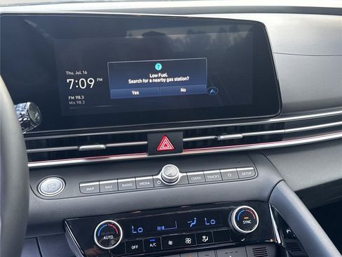 Used 2025 Hyundai Elantra Limited FWD image 15