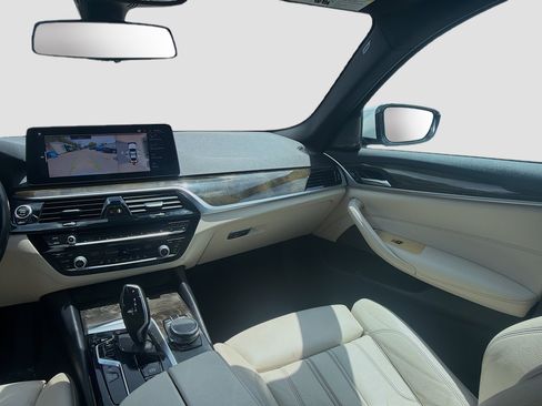 Used 2021 BMW 530i w/ Premium Package RWD image 22