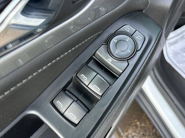 Used 2023 Chevrolet Traverse LT FWD image 11