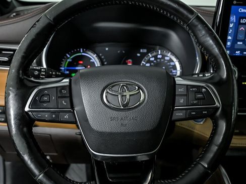 Used 2021 Toyota Highlander Platinum AWD/4WD image 24