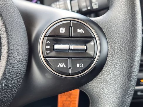 Certified 2025 Kia Soul LX w/ LX Technology Package FWD image 28