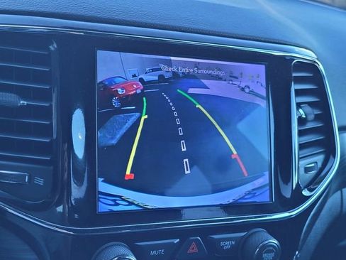 Certified 2019 Jeep Grand Cherokee Laredo RWD image 10