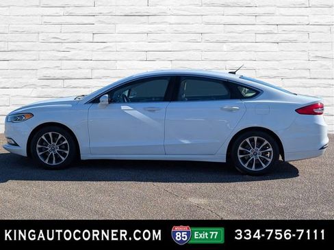 Used 2017 Ford Fusion SE image 8