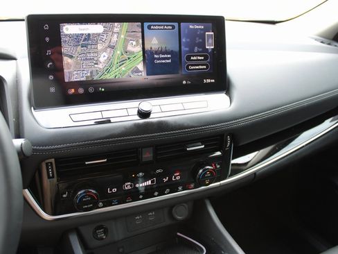 Used 2025 Nissan Rogue SL w/ SL Premium Package image 7