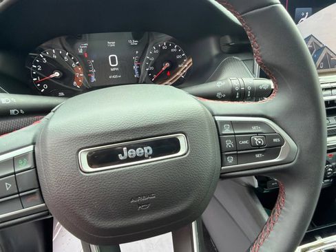 Used 2025 Jeep Compass Trailhawk AWD/4WD image 20