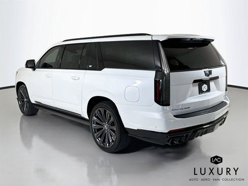 Used 2025 Cadillac Escalade ESV V AWD/4WD image 8