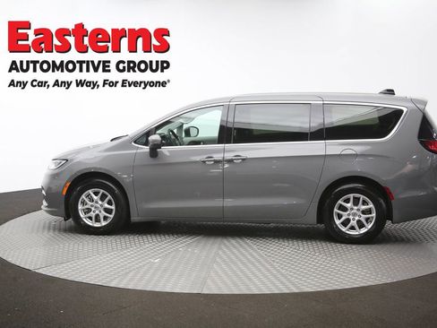 Used 2023 Chrysler Pacifica Touring-L FWD image 61