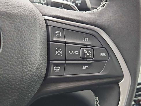 New 2025 Jeep Grand Cherokee L Laredo image 24