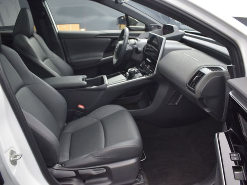 Used 2024 Toyota bZ4X Limited image 10