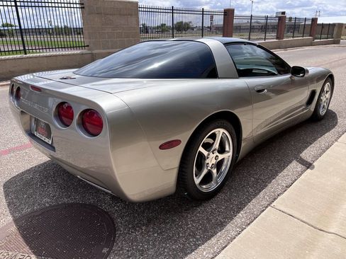 Used 2002 Chevrolet Corvette Coupe w/ Preferred Equipment Group2 image 7