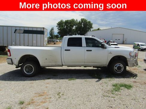 Used 2024 RAM 3500 Tradesman w/ Chrome Appearance Group AWD/4WD image 6