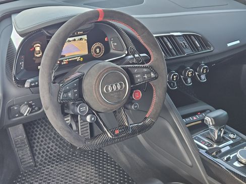 Used 2018 Audi R8 V10 plus w/ 20" Wheel Package image 28