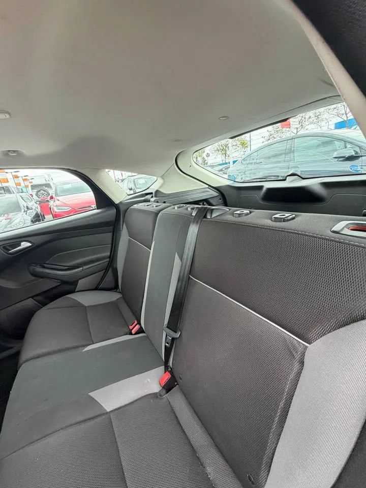 Used 2012 Ford Focus SE FWD image 9