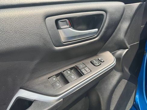 Used 2017 Toyota Camry SE FWD image 12