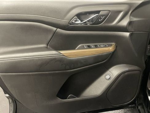 Used 2020 GMC Acadia SLE w/ Driver Convenience Package FWD image 16