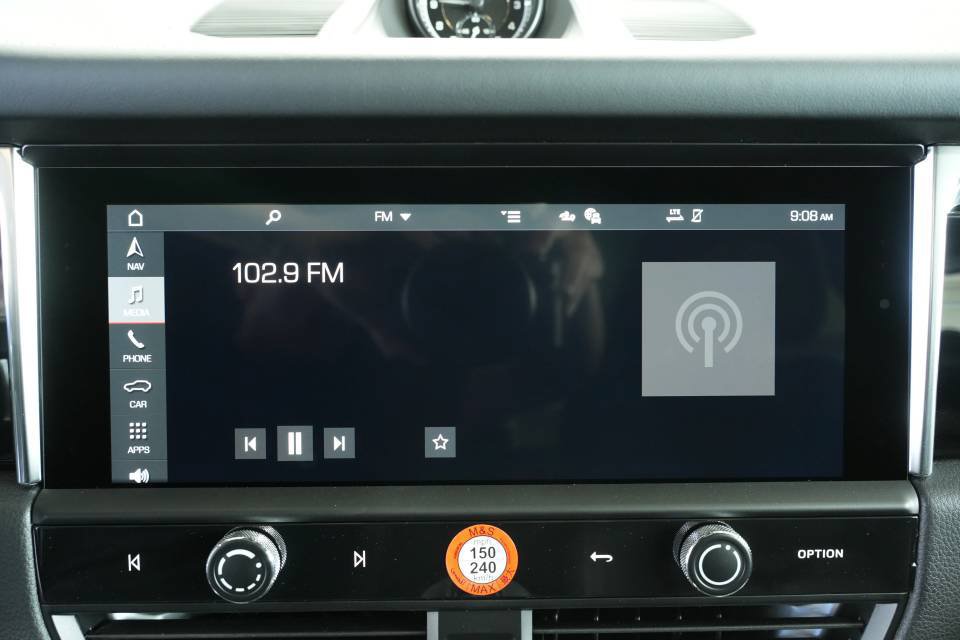 Certified 2025 Porsche Macan AWD/4WD image 18
