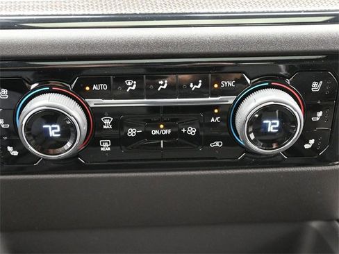 Used 2024 Chevrolet Silverado 2500 ZR2 w/ Technology Package image 29