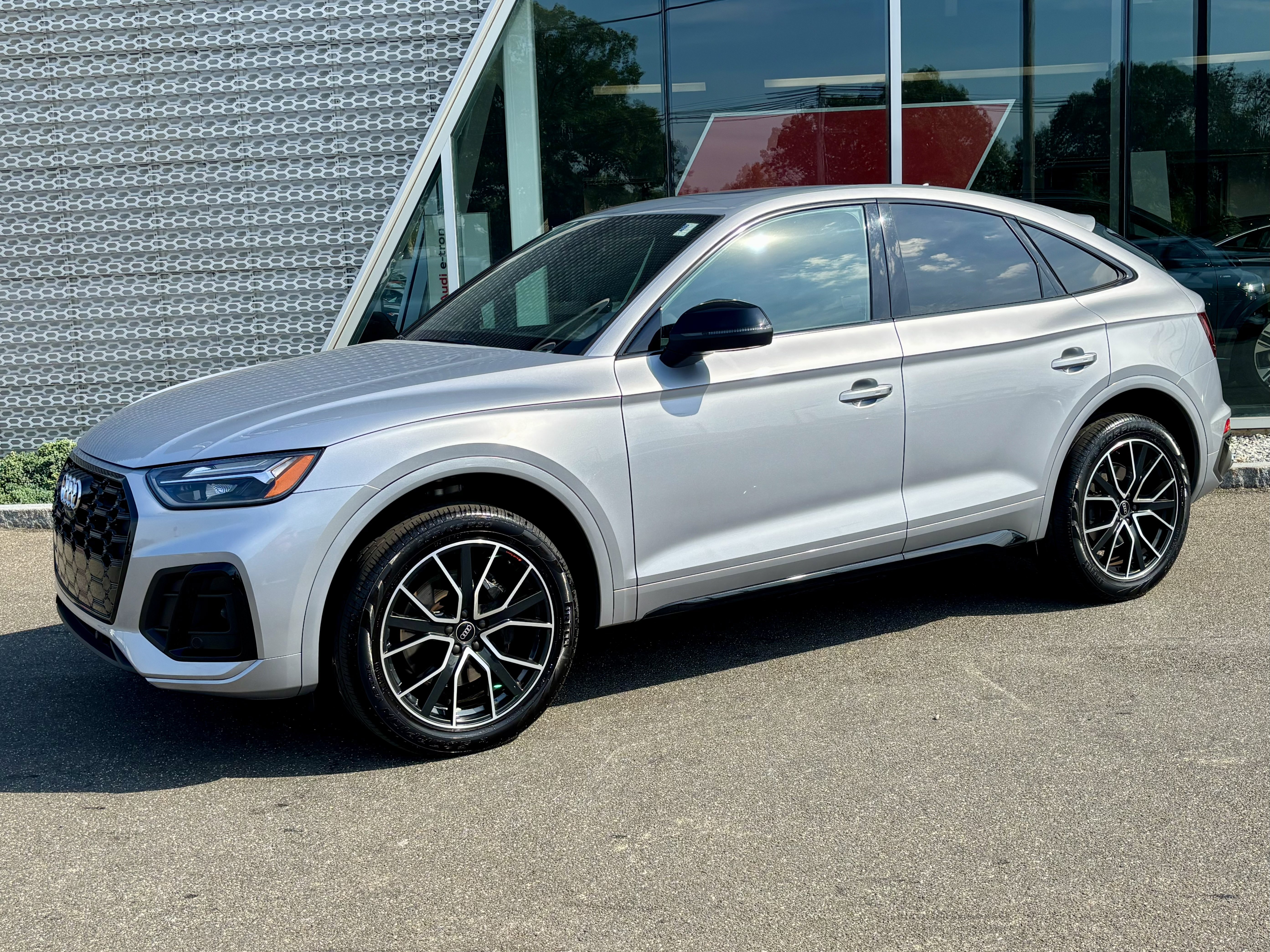 Certified 2023 Audi SQ5 Premium Plus w/ Premium Plus Package AWD/4WD image 2