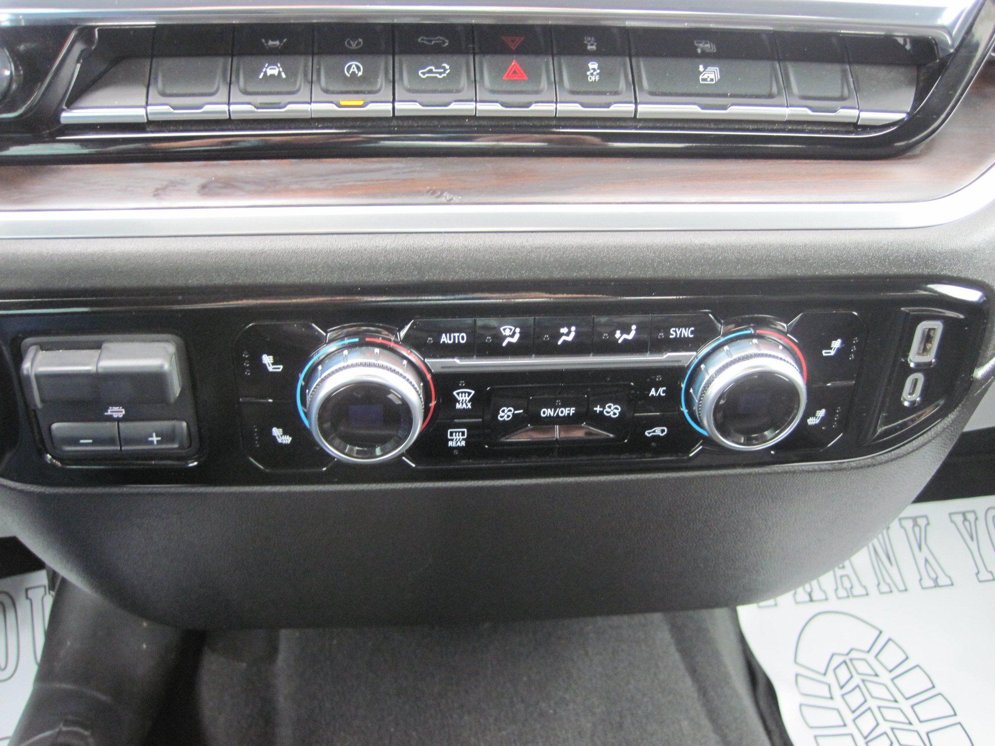 Used 2025 GMC Sierra 1500 SLT AWD/4WD image 19