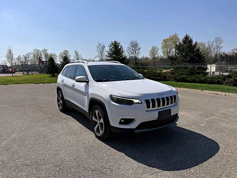 Used 2019 Jeep Cherokee Limited image 3