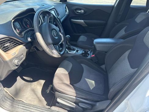 Used 2018 Jeep Cherokee Latitude image 8