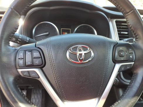 Used 2018 Toyota Highlander SE w/ Protection Package #3 AWD/4WD image 14