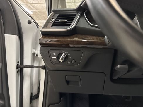 Used 2019 Audi Q5 2.0T Premium Plus w/ Premium Plus Package image 16