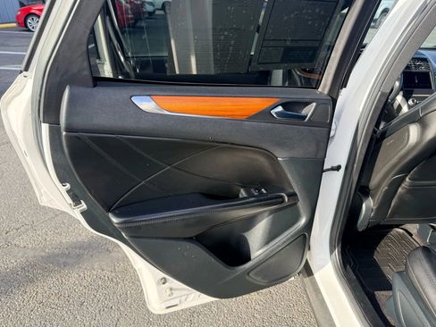 Used 2017 Lincoln MKC Reserve image 18