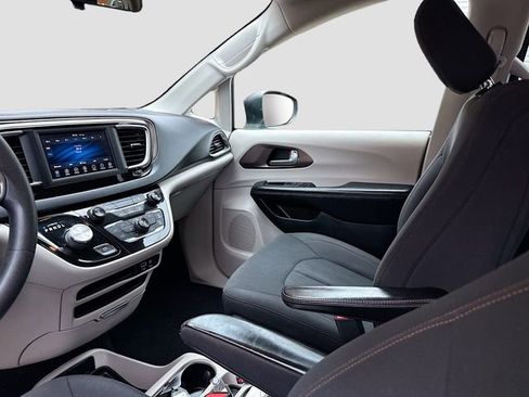 Used 2018 Chrysler Pacifica L image 22