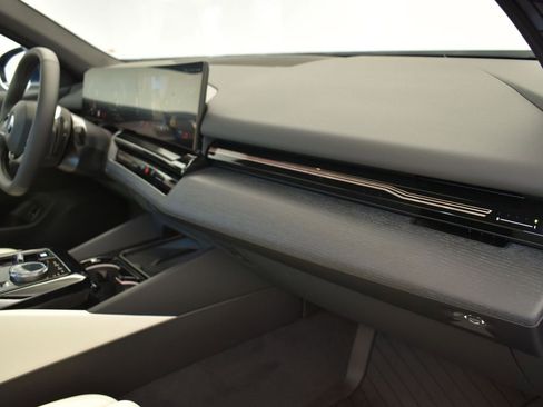 New 2026 BMW 530i w/ Premium Package image 24