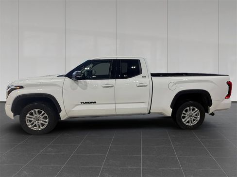 Used 2022 Toyota Tundra SR5 w/ SR5 Premium Package image 2