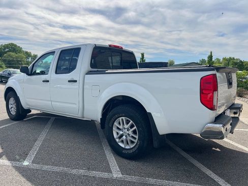 Used 2015 Nissan Frontier SV w/ SV Value Truck Package AWD/4WD image 4