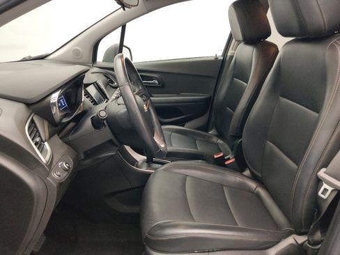 Used 2021 Chevrolet Trax LT w/ Redline Edition FWD image 17